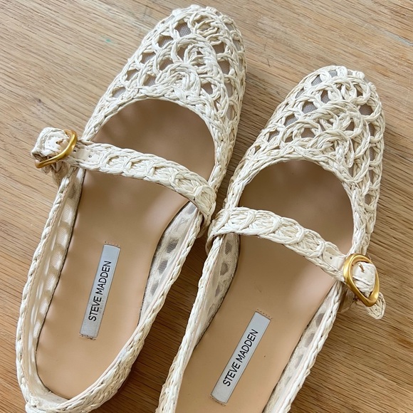 Steve Madden Shoes - Steve Madden Cream Woven Raffia Flats Sz 6